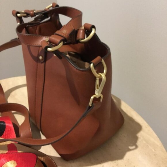 Juniper Bucket Bag in Cognac Faux Leather w/ 2 Detachable Crossbody Straps NWOT - Picture 2 of 8